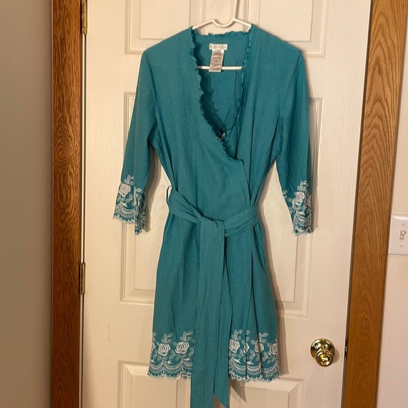 Matching gown and robe - Picture 5 of 10